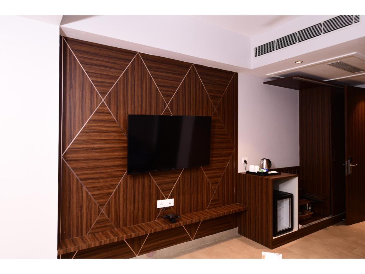 Belvedere Suites Greater Noida Exterior foto
