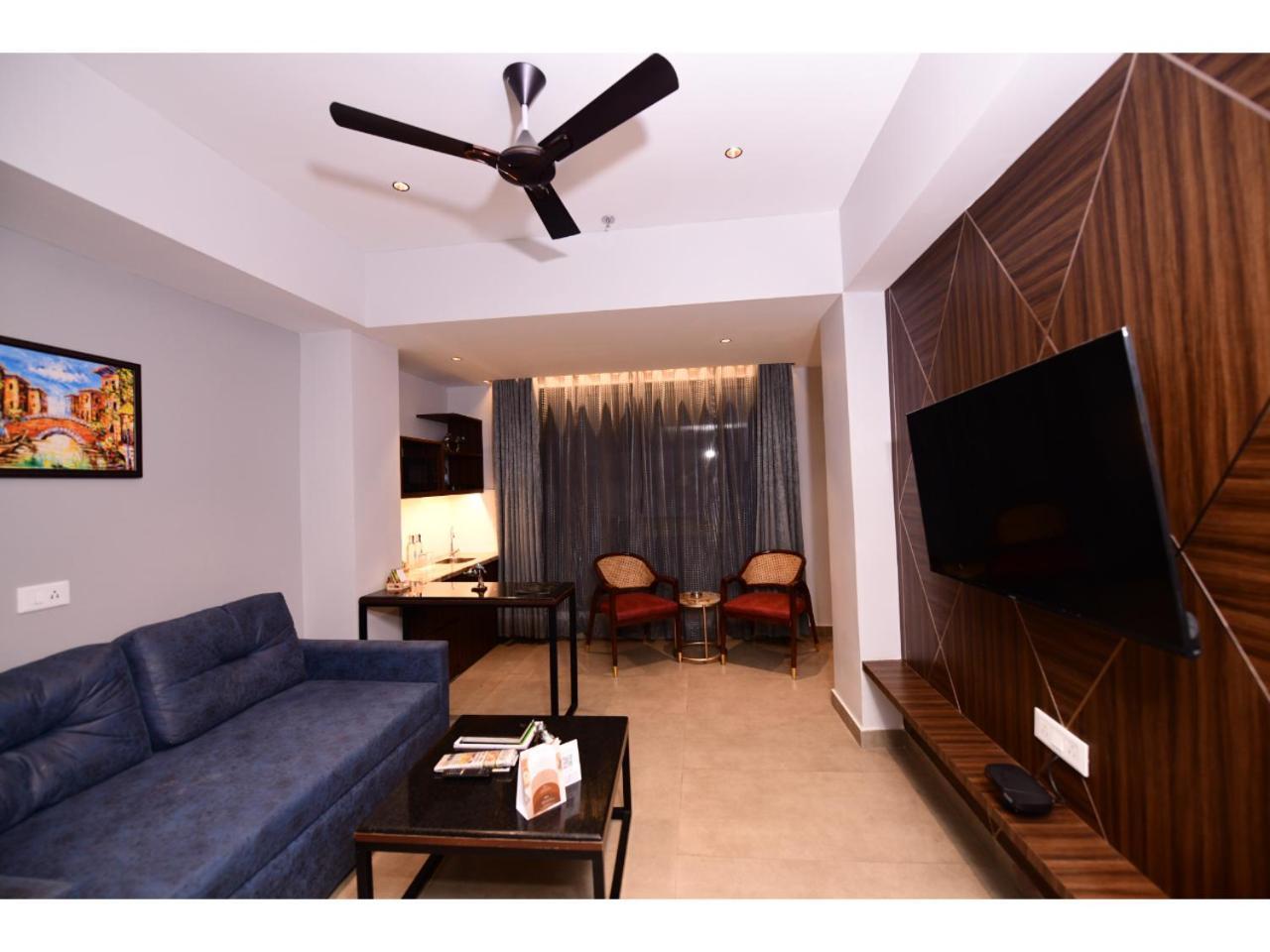 Belvedere Suites Greater Noida Exterior foto